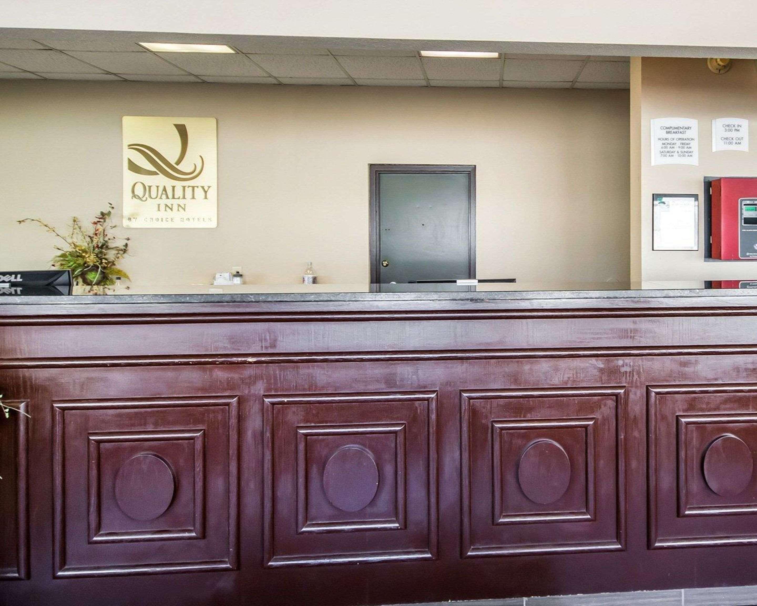 Quality Inn & Suites Elizabethtown Exterior photo