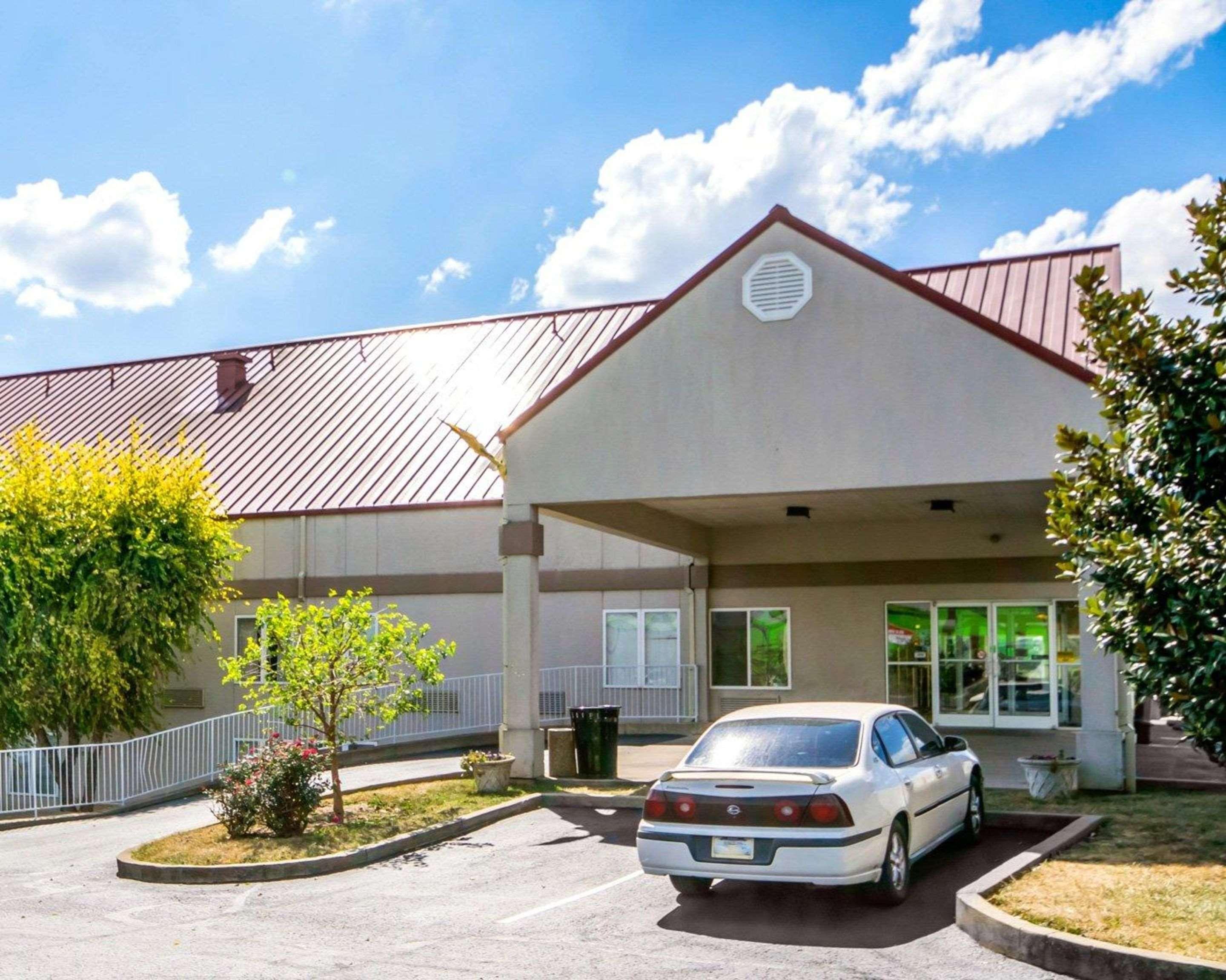Quality Inn & Suites Elizabethtown Exterior photo