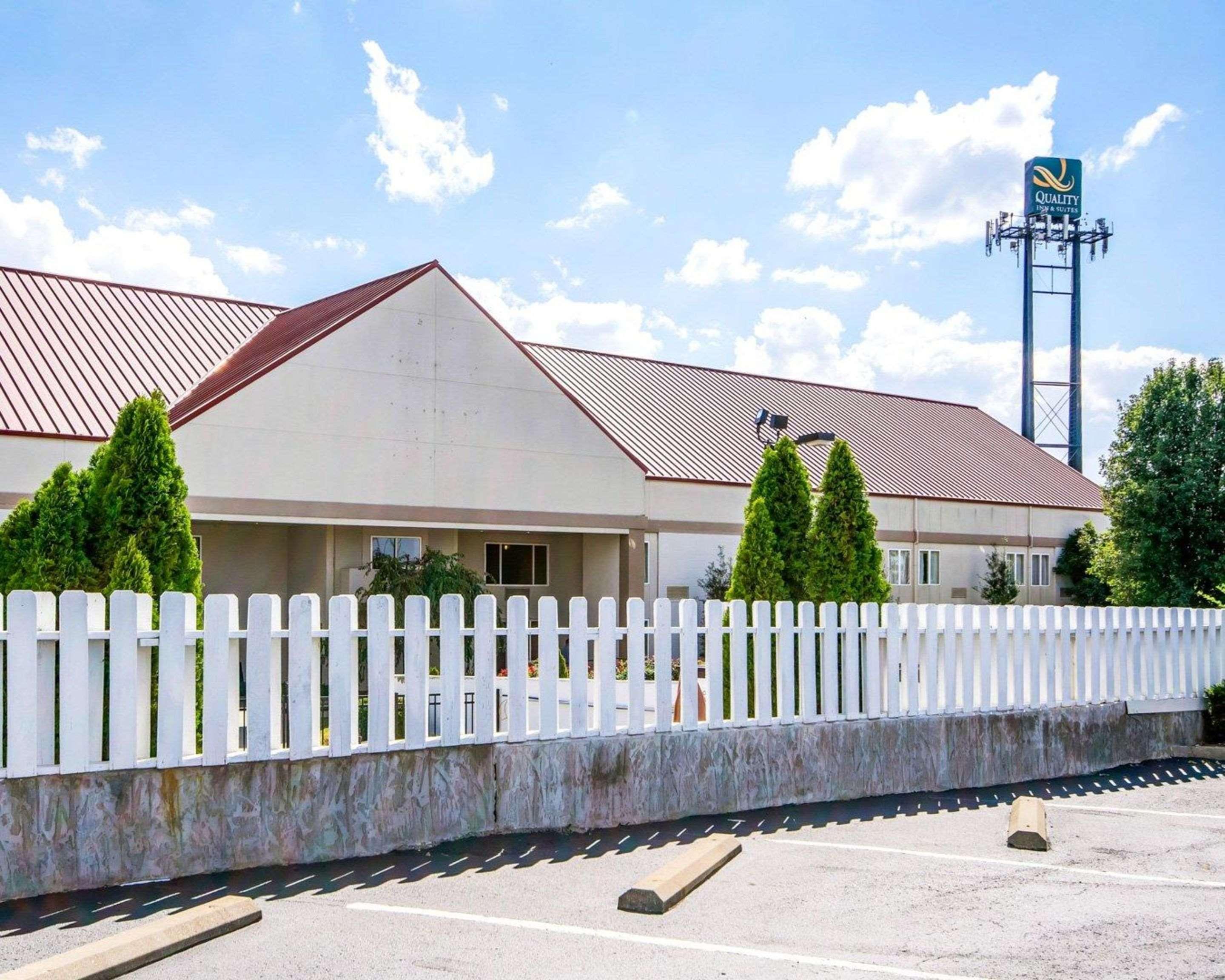 Quality Inn & Suites Elizabethtown Exterior photo
