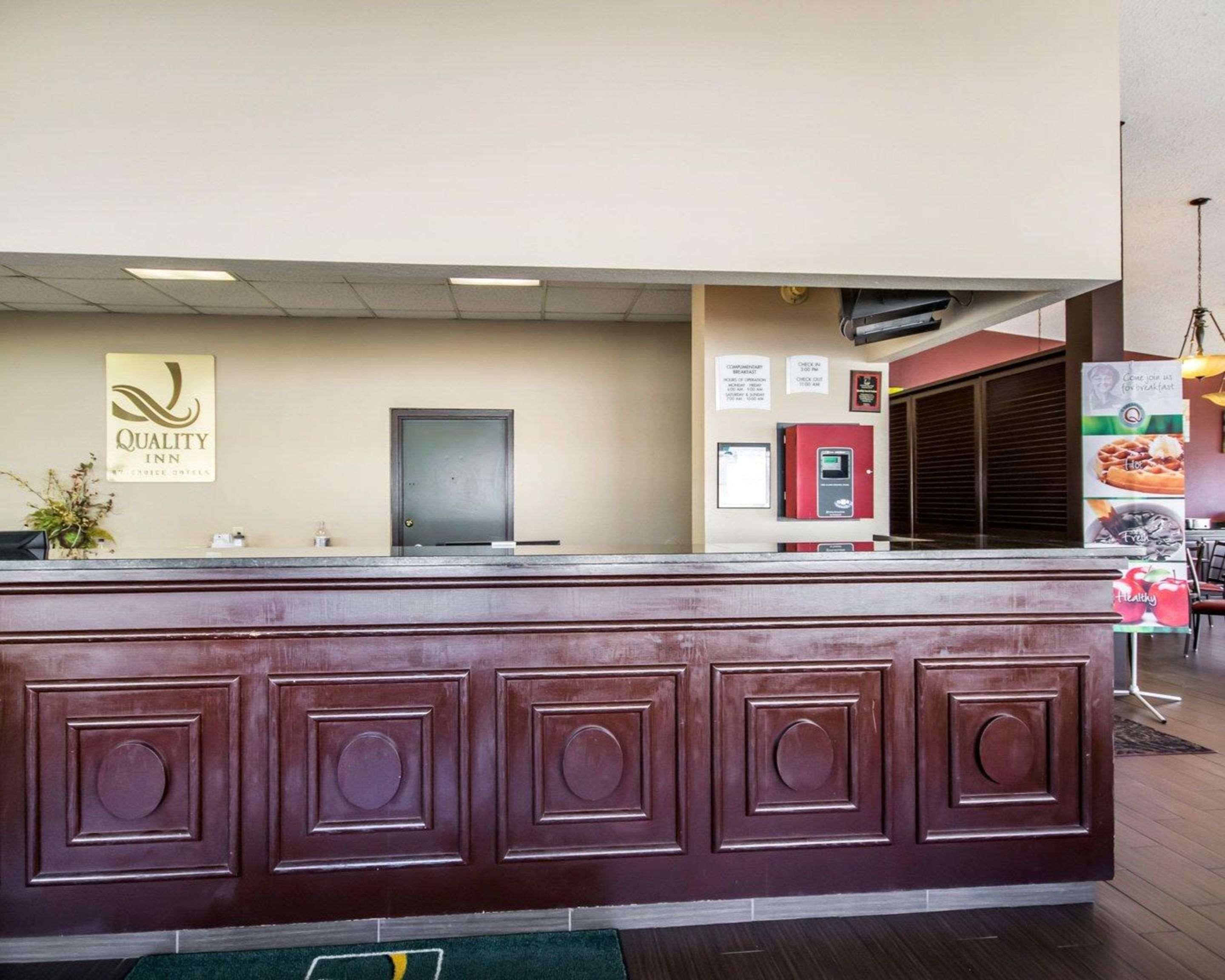 Quality Inn & Suites Elizabethtown Exterior photo