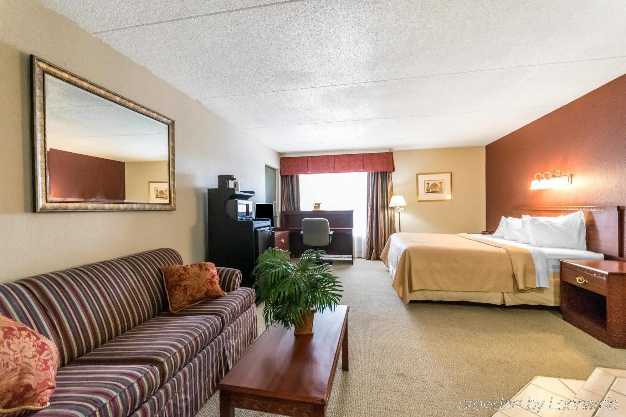 Quality Inn & Suites Elizabethtown Exterior photo