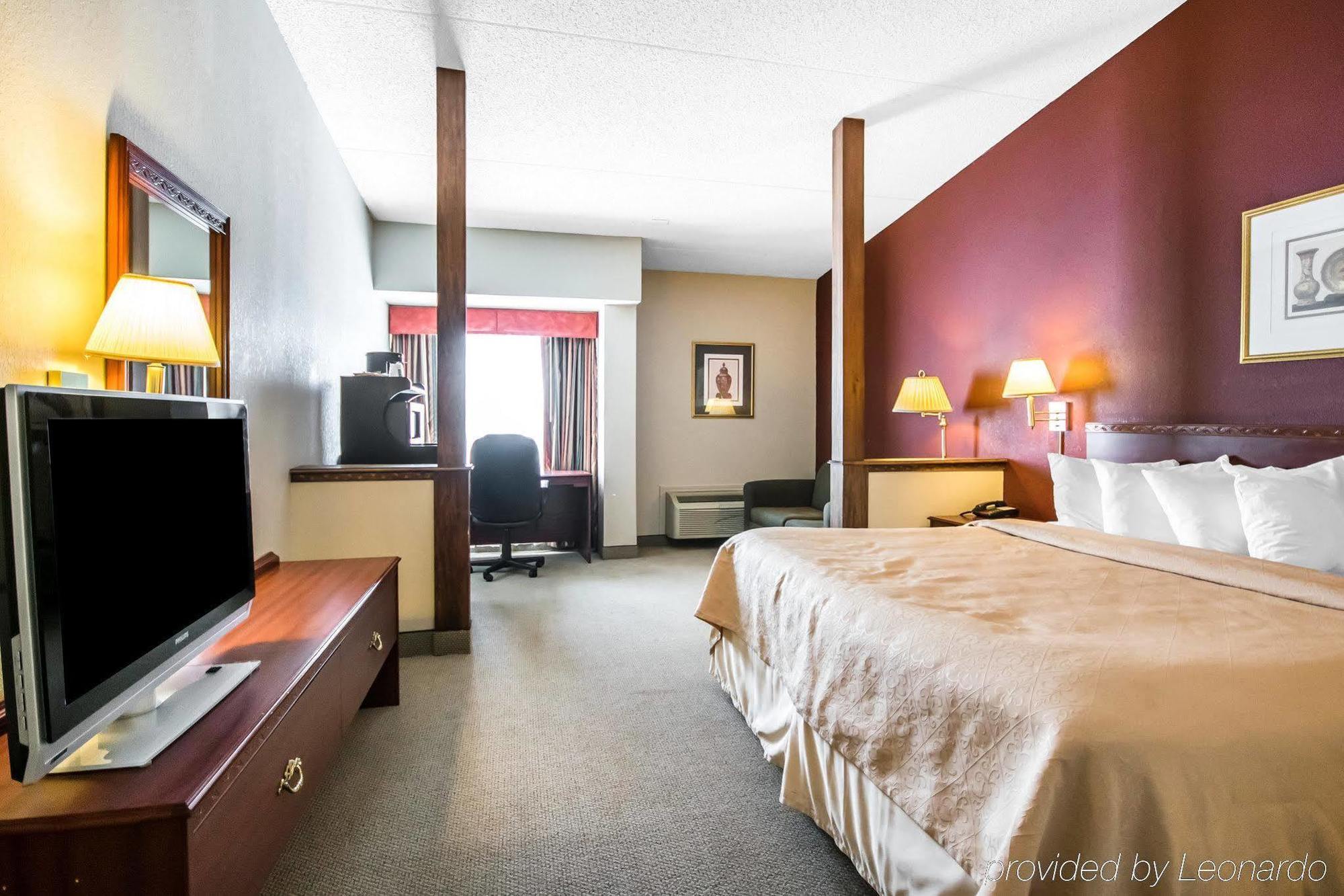 Quality Inn & Suites Elizabethtown Exterior photo