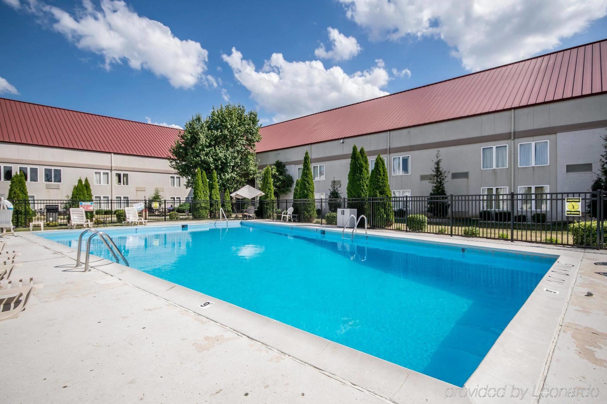 Quality Inn & Suites Elizabethtown Exterior photo